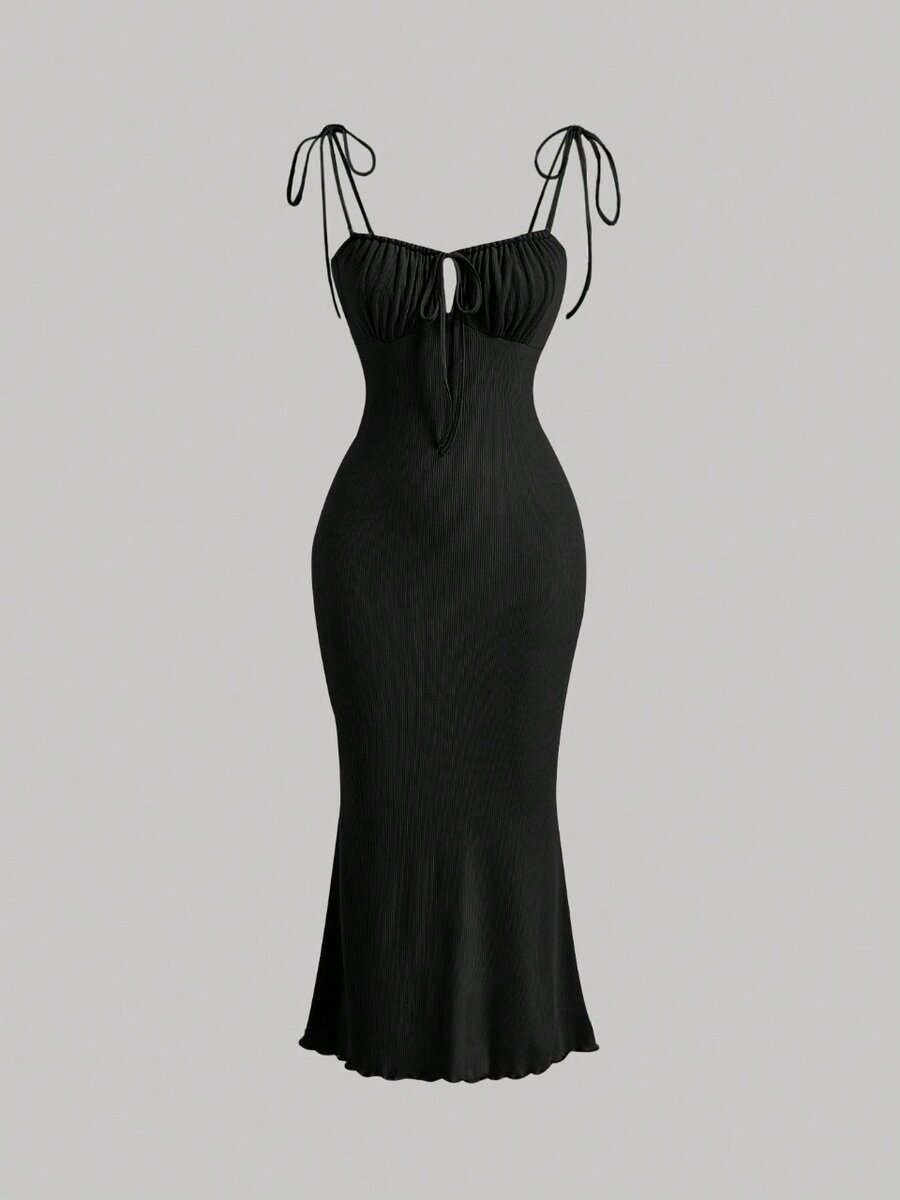 Robe élégante noire à bretelles