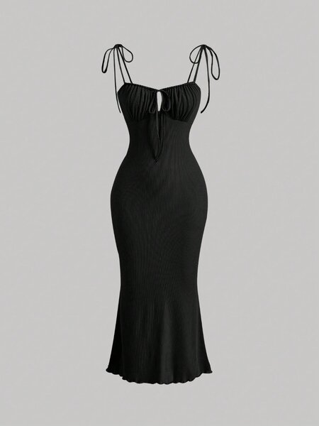 Robe élégante noire à bretelles