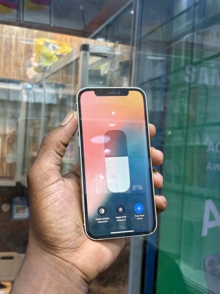 iPhone 12 simple