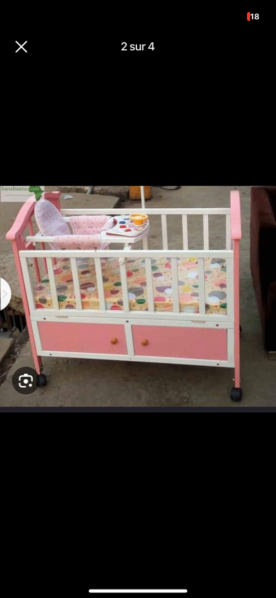 Lit de bébé en bois