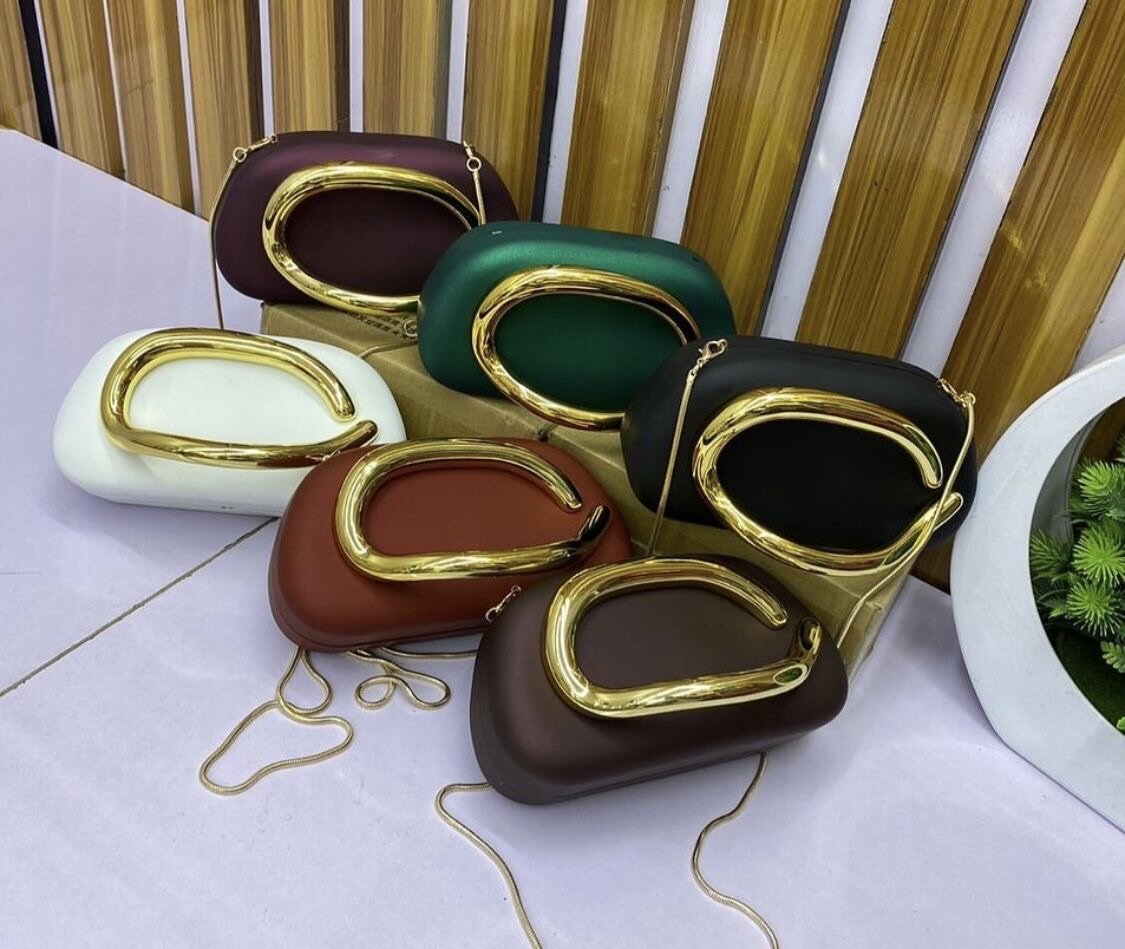 Sacs à main élégants avec chaîne