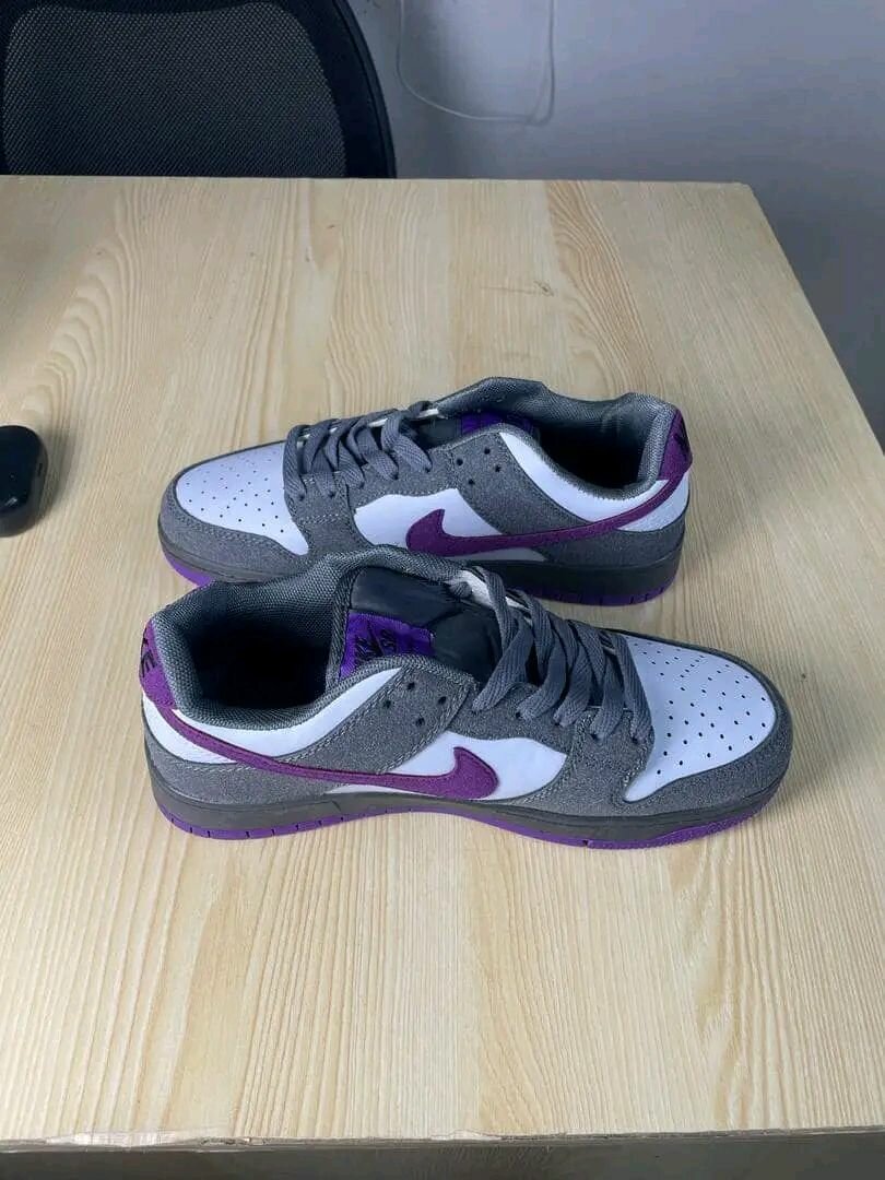 NIKE SB DUNK LOW VIOLET