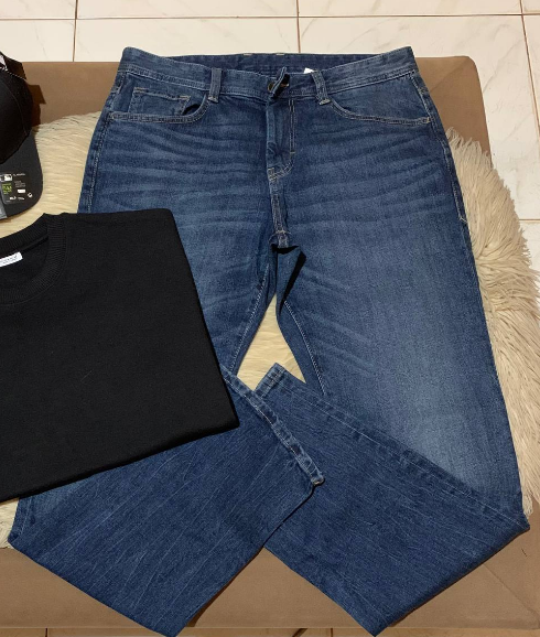 blue wide-leg jeans