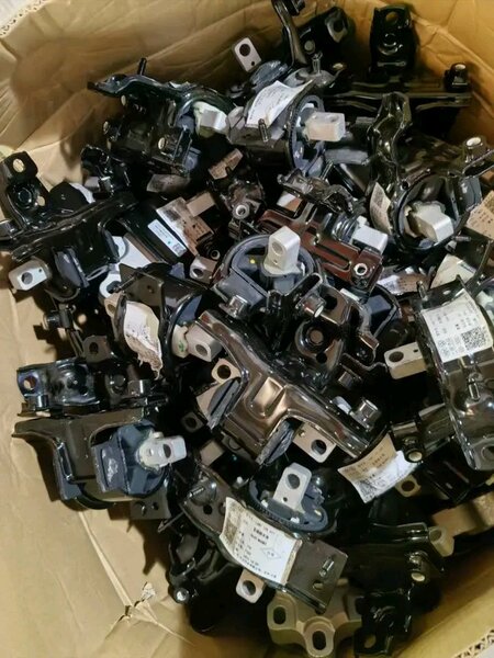 ENGINE MOUNTING