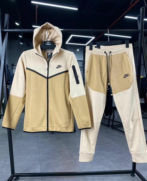 NIKE TECH FLEECE