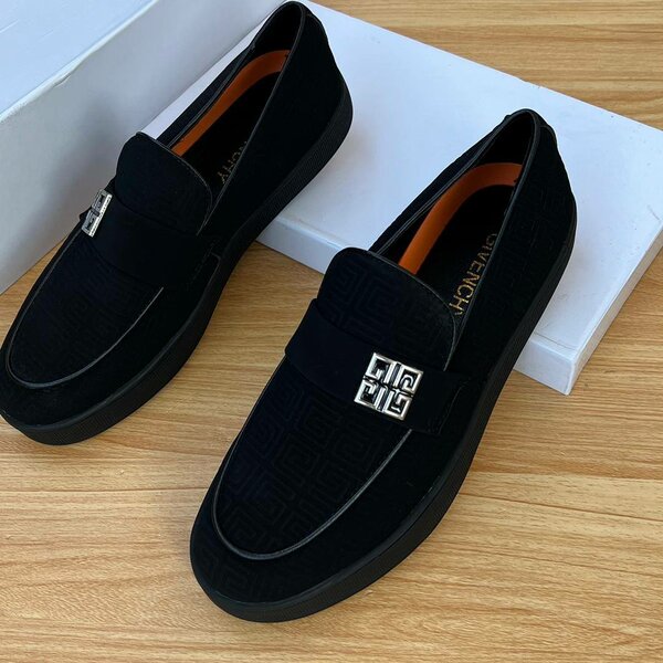 GIVENCHY
