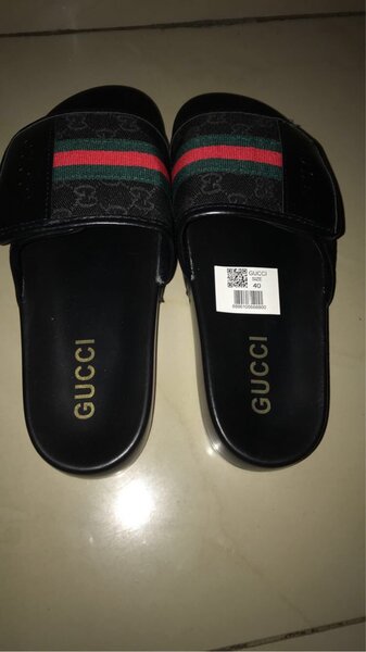Claquettes Gucci élégantes