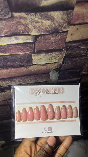 Press on nails