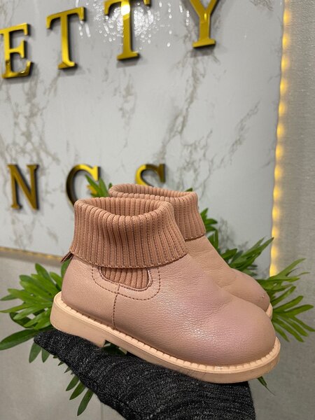 Girls boots
