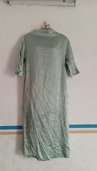 Robe longue en satin vert