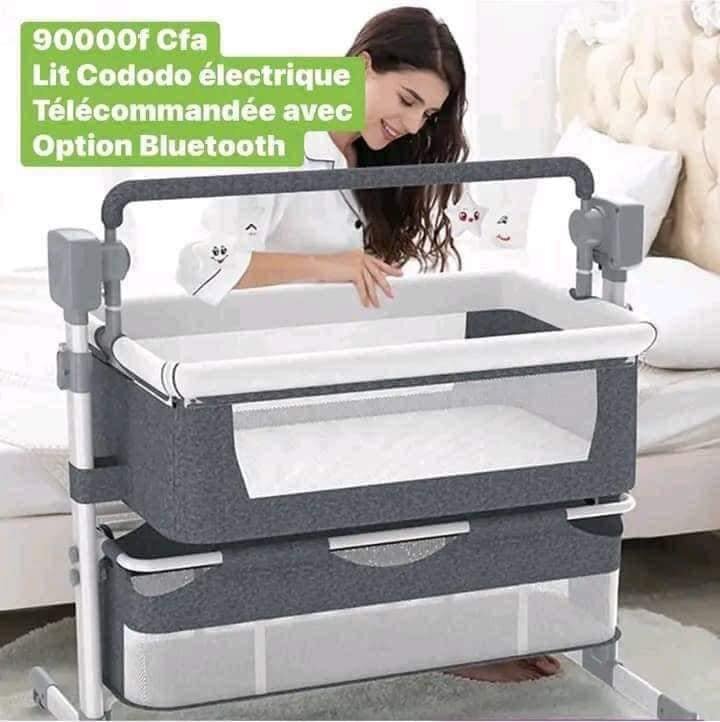 Gris. Lit Cododo balancelle electrique telecommandee. Avec option bluetooth