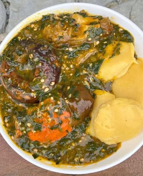 Plat d'Egusi avec Foufou