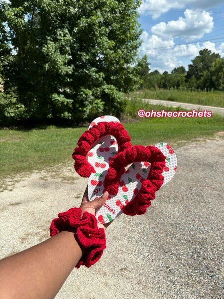 Tongs à motifs cerises crochet