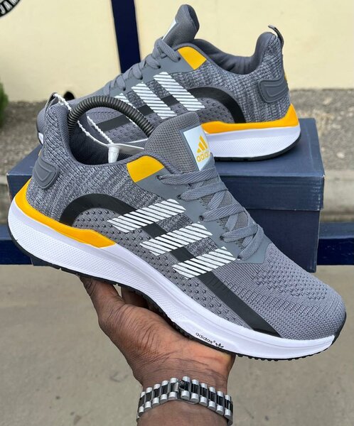 Chaussure de sport Adidas