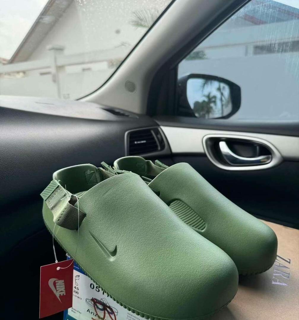 Nike slides
