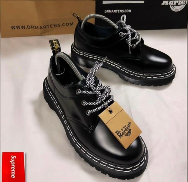 Chaussures noires Dr. Martens