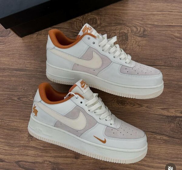 Sneaker