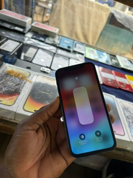 iPhone 12 pro 256 giga mémoire interne  tout passe 215.000