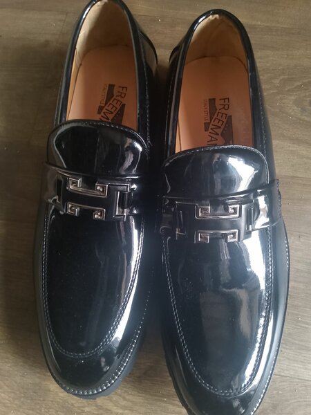 Dress shoes