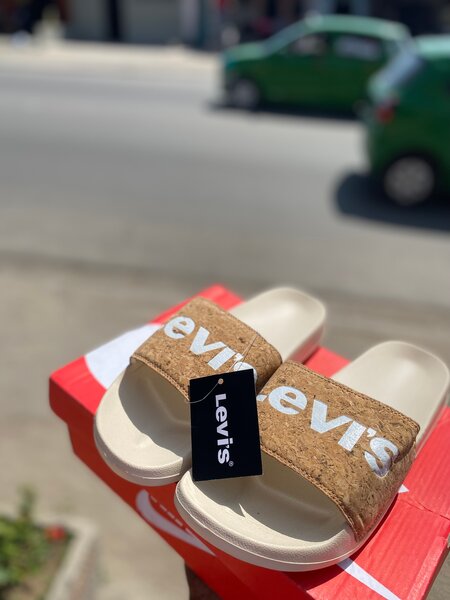 Tongs Levi's en liège