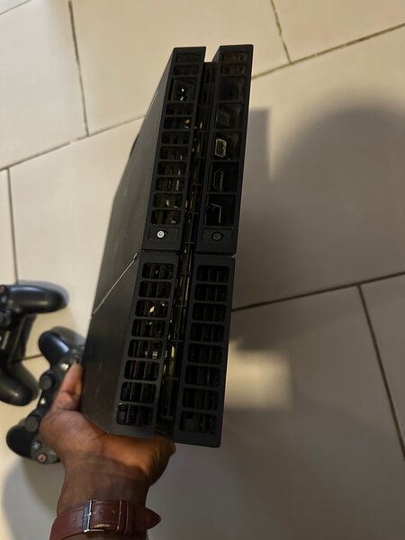 PS4 slim