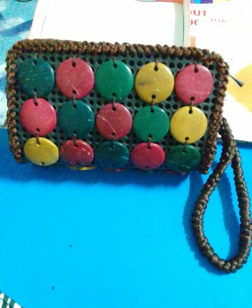 Pochette en bois colorée
