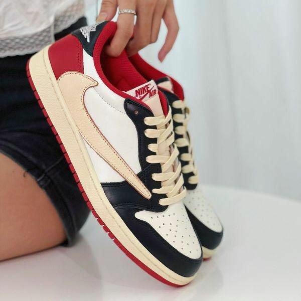 Air Jordan x Travis scott