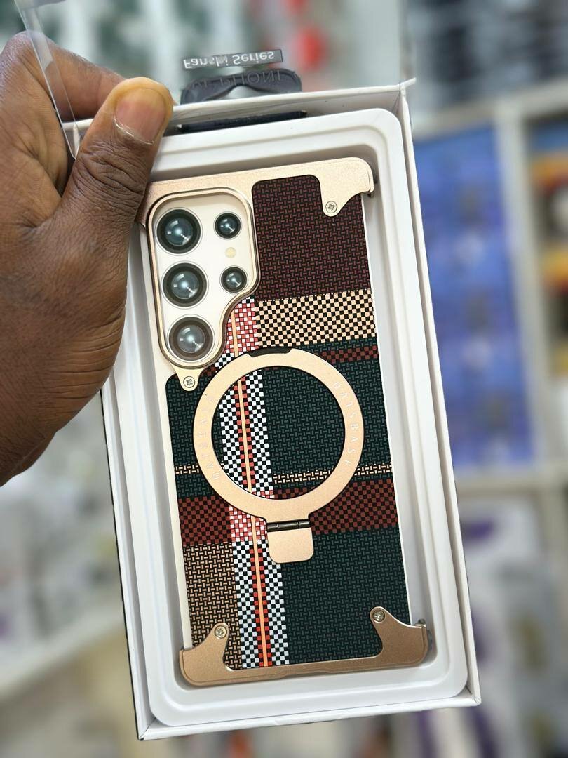 Coque rigide pour téléphone avec anneau de support