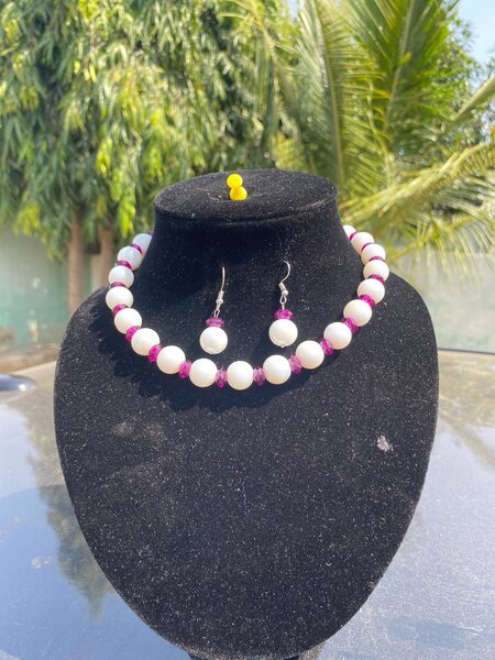 Glass bead