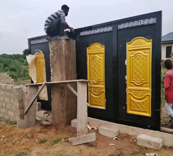 Metal gates