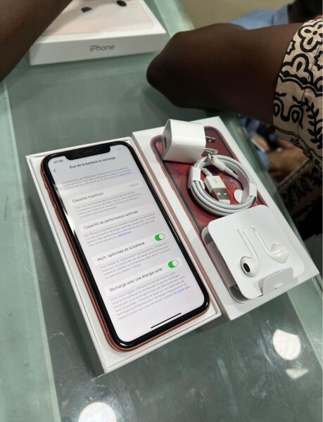 iPhone XR rouge neuf