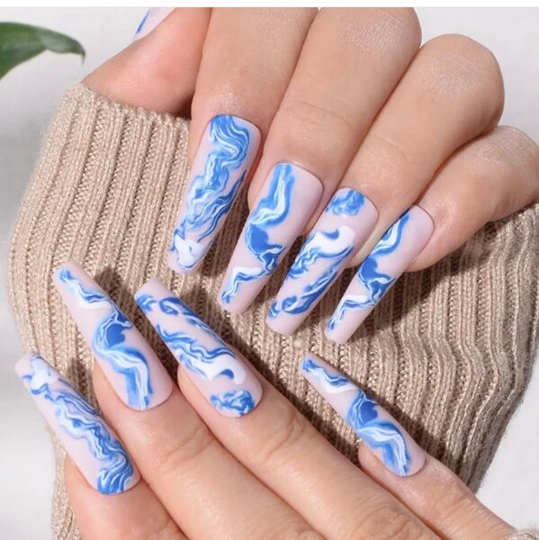 Press on nails