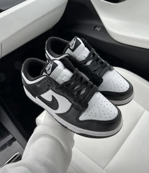 Nike SB dunk Low Black and white