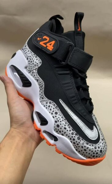Nike 24