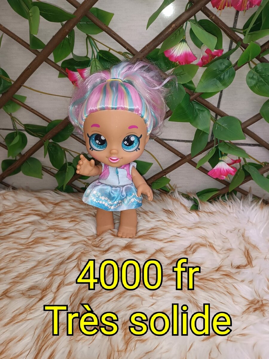 Belle poupée pour les filles