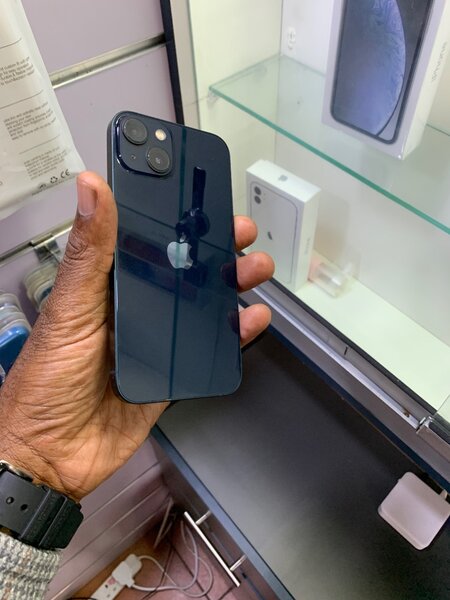 iPhone 13 (128GB)
