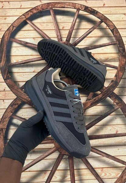 Adidas SL