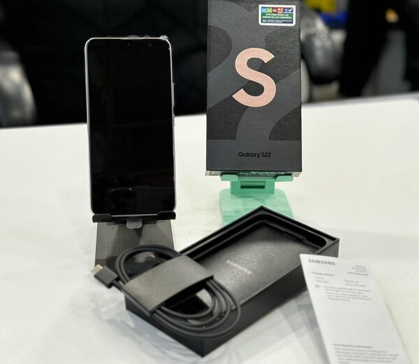 SAMSUNG GALAXY S22
