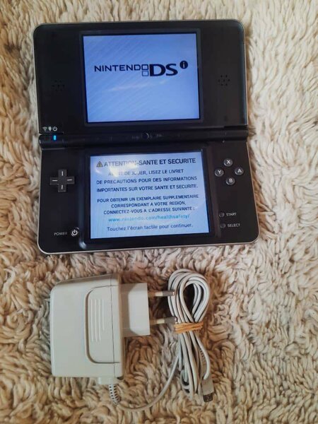 Nintendo  3DS i +30 jeux installés et chargeurs d'origine