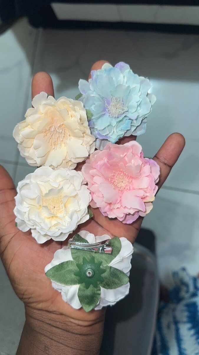 Pince à fleurs  pour cheveux