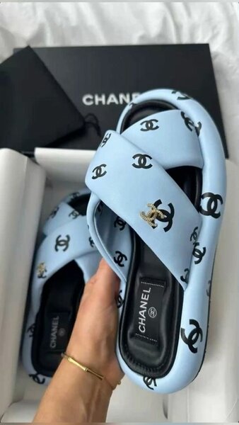 Lady flip flops