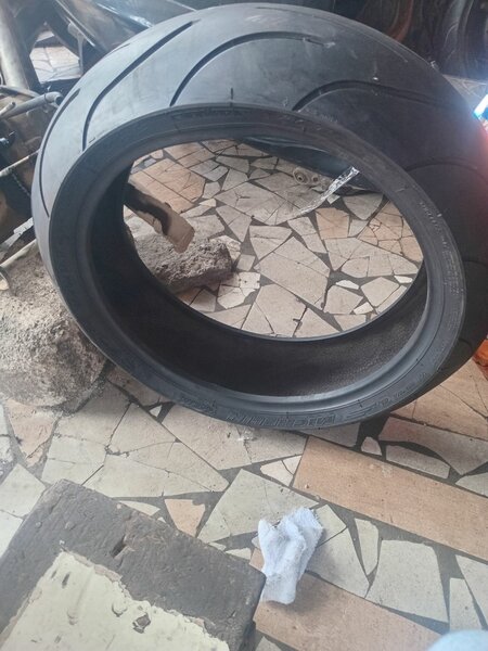 Pneu de moto