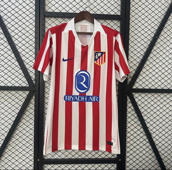 Maillot de football rayé rouge