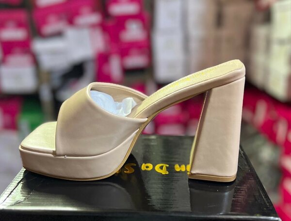 Chic mules