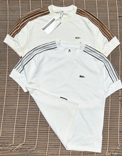 T-SHIRT A RAYURES SUR MANCHES