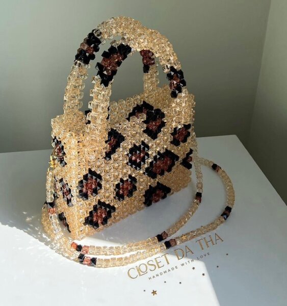 Sac à main perlé élégant
