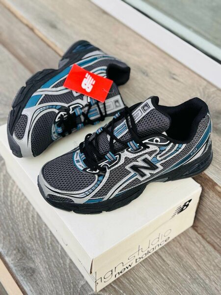 NB Sneakers