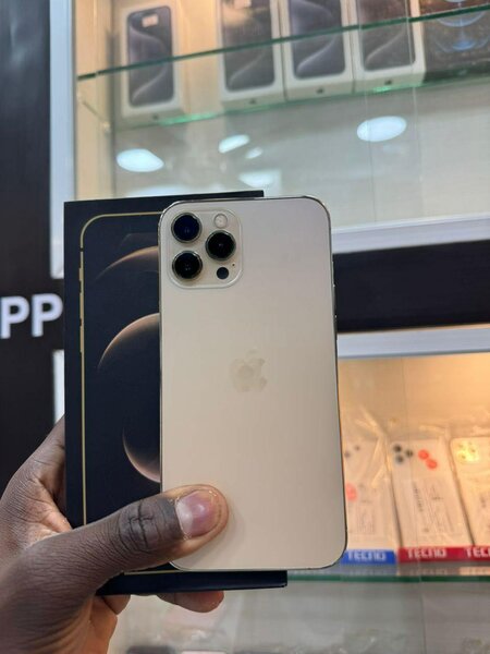 12 pro max 128Gb disponible avec le carton