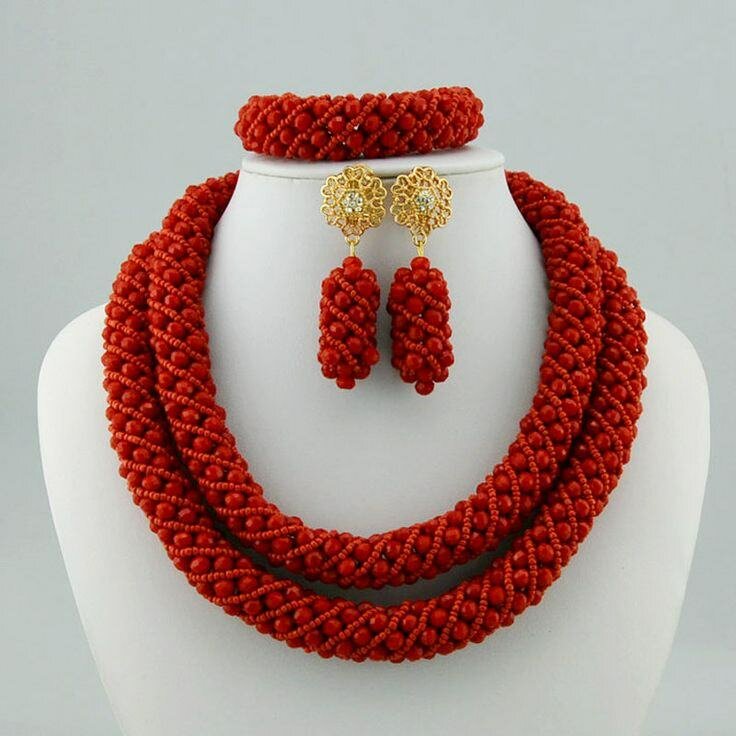 Parure en perles rouges élégante