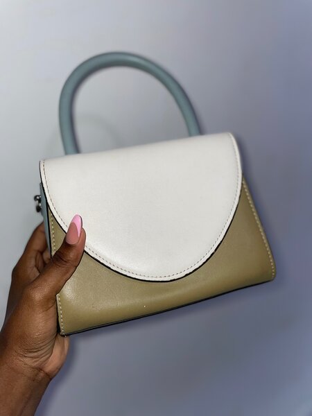 Hand bag